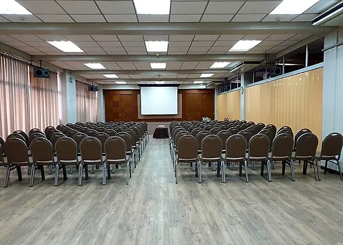 Ywca Hotel 3*